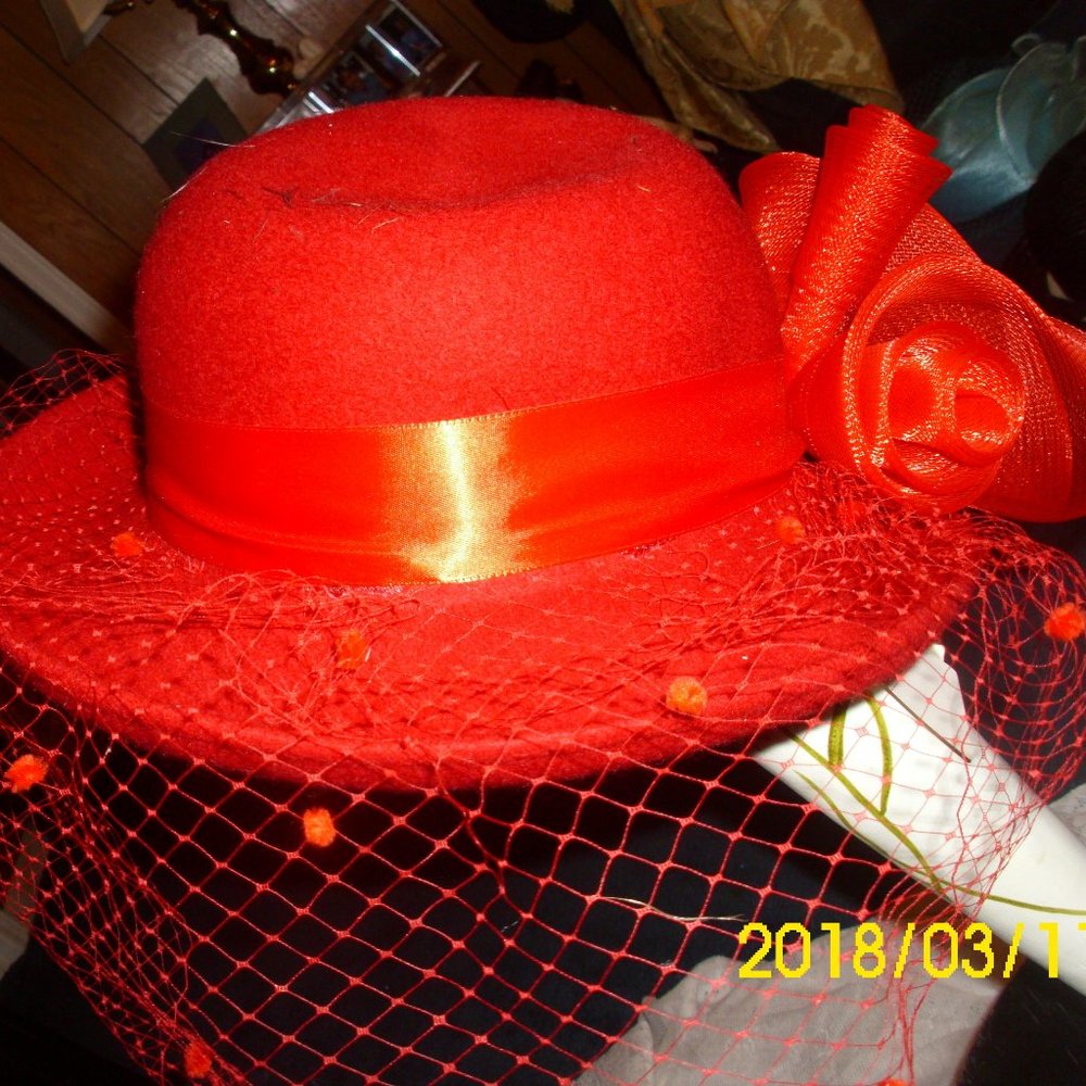 Vintage Red Derby Style Occasion Hat    Weddings  Church  Derby